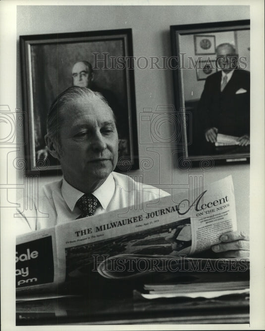 1973 Press Photo John H. "Jack" Thompson, Journal employee reviewing paper copy. - Historic Images