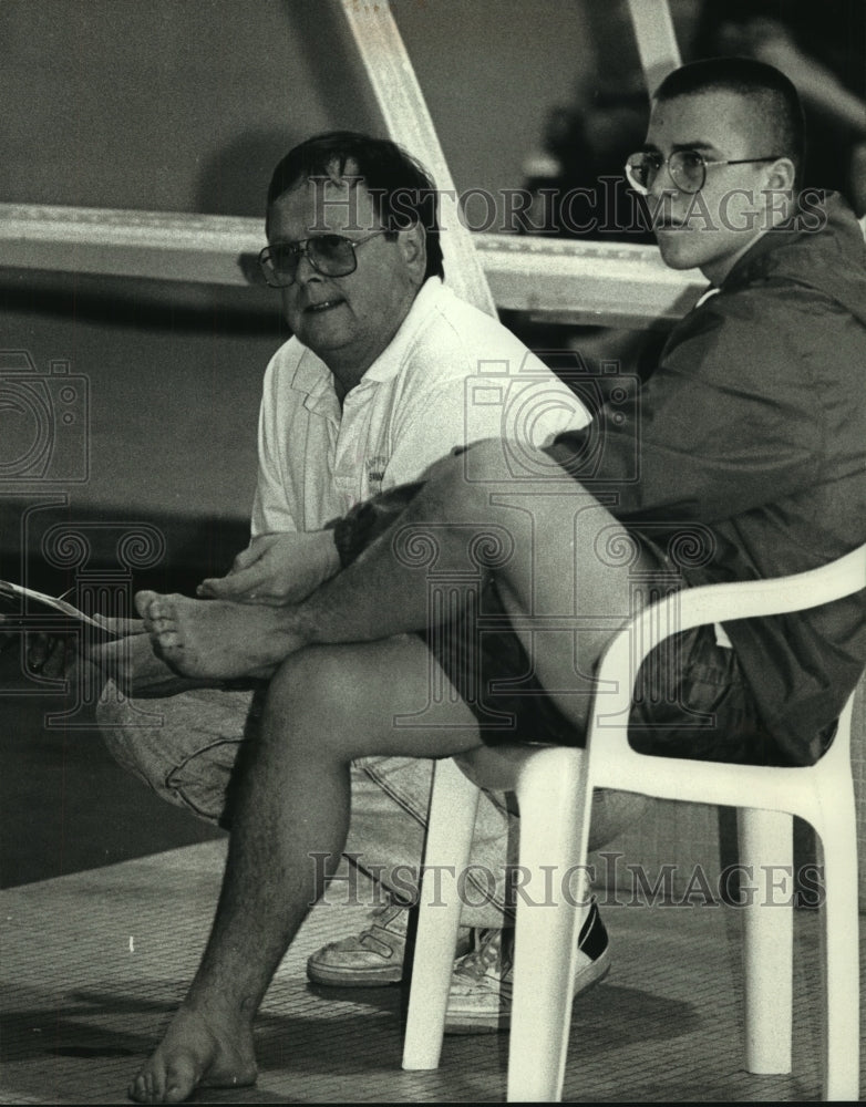 1993 Press Photo Swimming coach Clark Tingle and swimmer Billy Jackson at meet - Historic Images