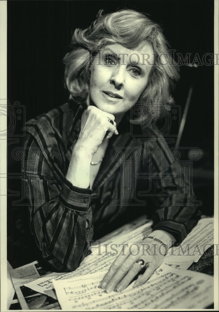 1986 Press Photo Film actress Carol Terry of Hales Corners, working on singing - Historic Images