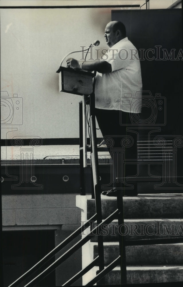 1965 Press Photo Reverend Nathan Thorp speaking at podium - mjc12948 - Historic Images