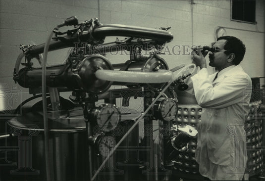 1983, Chuck Malik worked at Universal Food Corporation, Milwaukee - Historic Images