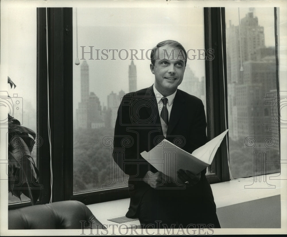 1966 Press Photo Martin Tahse, Producer of the Broadway Musical &quot;Funny Girl&quot; - Historic Images