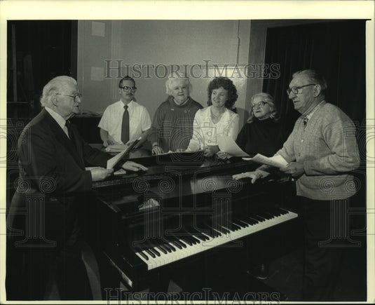 1987 Press Photo Steve Swedish and others rehearse for Liberace memorial service - Historic Images