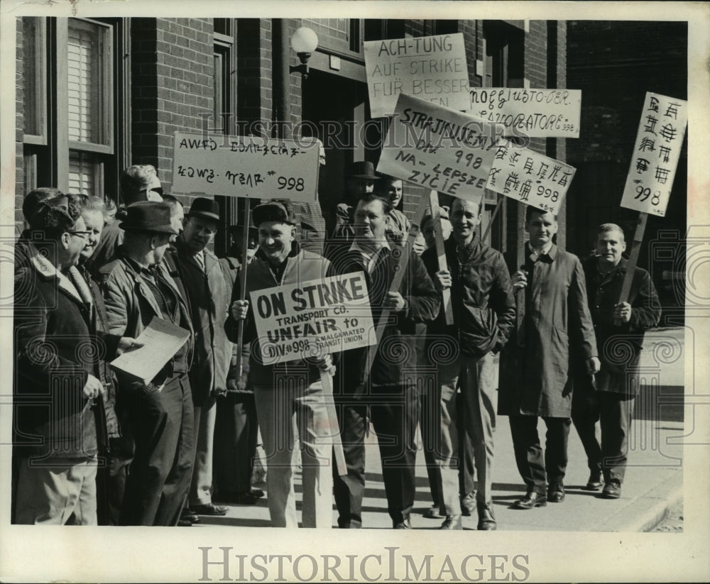 1967 Press Photo Amalgamated Transit union was on strike, Milwaukee - mjc13085 - Historic Images