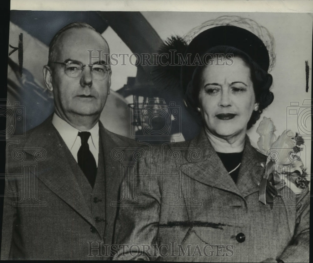 1947 Press Photo John W. Snyder, Secretary of Treasury with wife - mjc13117 - Historic Images