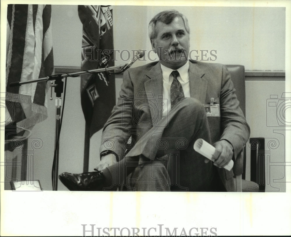 1992 Press Photo Joseph Sutter, Milwaukee Police Lieutenant, testified - Historic Images