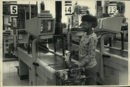 1988, Laser scanners enable supermarket customers to serve themselves - Historic Images
