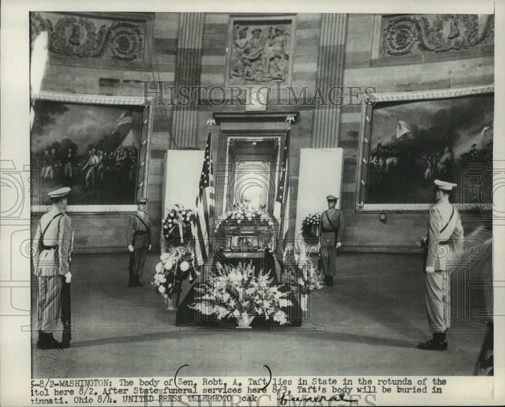 1953 Press Photo Senator Robert A. Taft lies in State at the Capitol, Washington - Historic Images