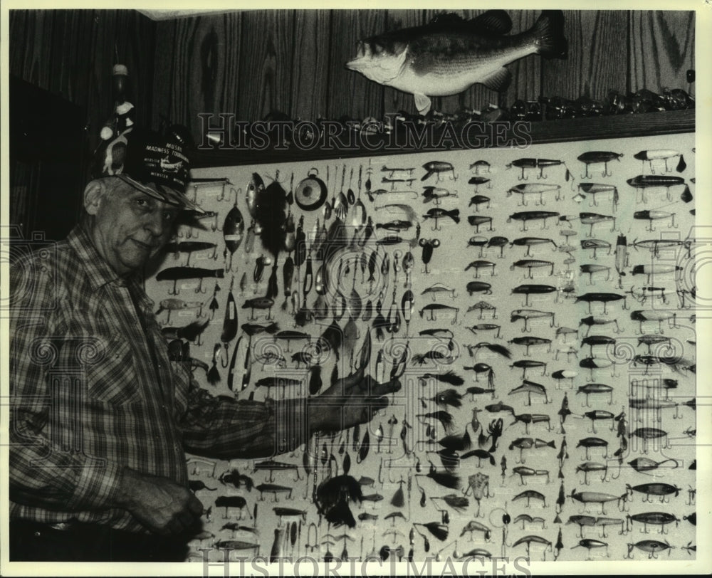 1985 Carl Sasse admired some of Jack Swedberg&#39;s lures in Wisconsin - Historic Images