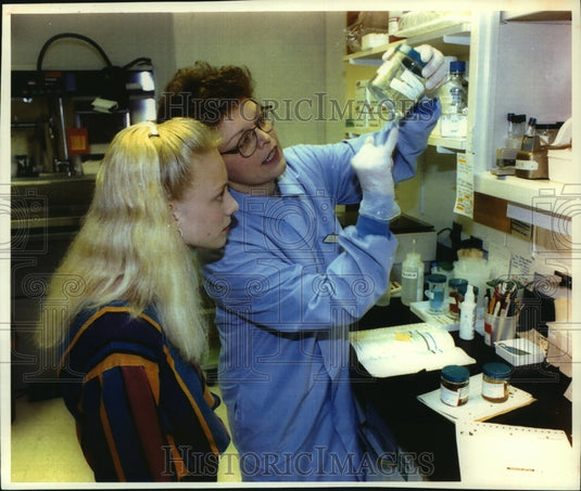 1993 Press Photo Cathy & Betty Beck at Take Our Daughters to Work Day, Wisconsin - Historic Images