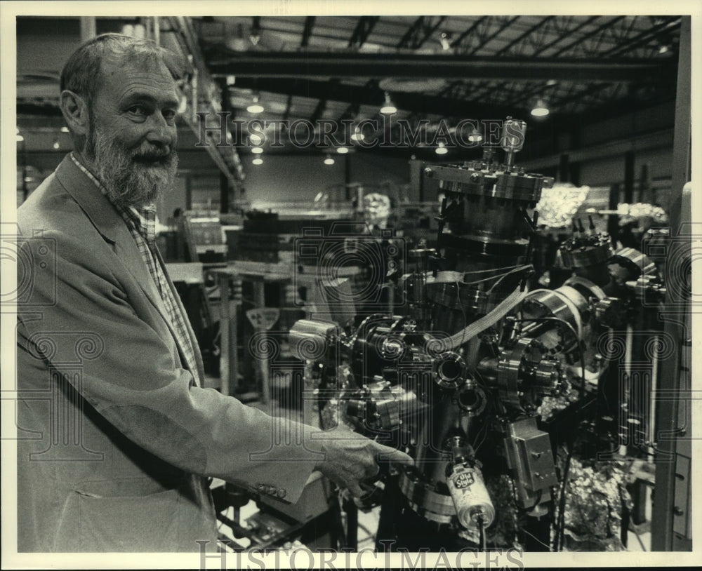 1986 Press Photo University of Wisconsin - Ed Rowe, Synchrotron Radiation Center - Historic Images
