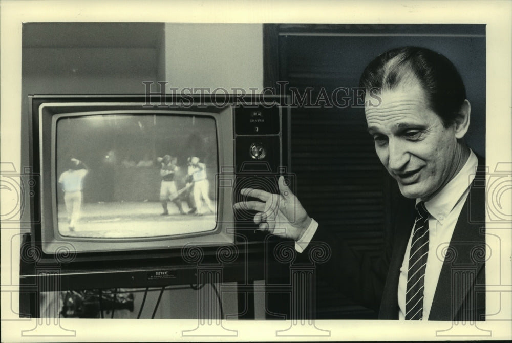 1984 Press Photo Psychotherapist Frank Szelicki, Milwaukee - mjc13430 - Historic Images