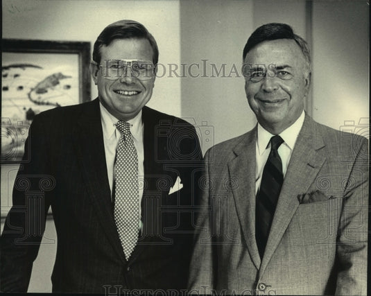 1987 Press Photo John B. McCoy of Banc One Corp. & George R. Slater, Wisconsin - Historic Images