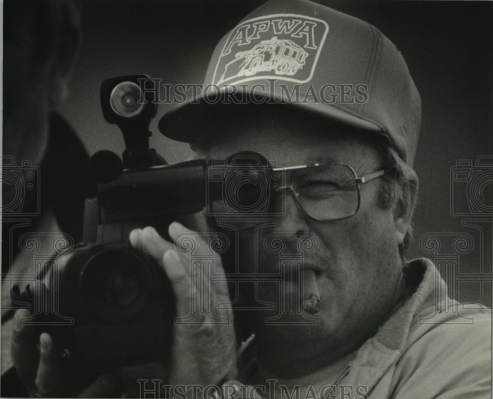 1994 Press Photo Duane Schill videos event, Snowplow Rodeo, Maier Festival Park - Historic Images