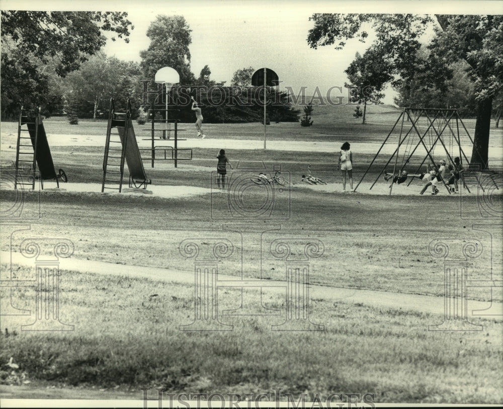 1988 Children playing at Sheridan Park, Cudahy Wisconsin - Historic Images