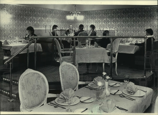 1986 Crystals restaurant in the Sheraton North Hotel, Wisconsin - Historic Images