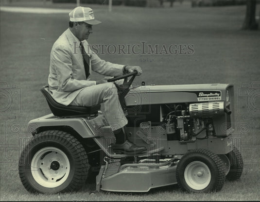1984 Press Photo Warner Frazier, pres. Simplicity Manufacturing Port Washington - Historic Images