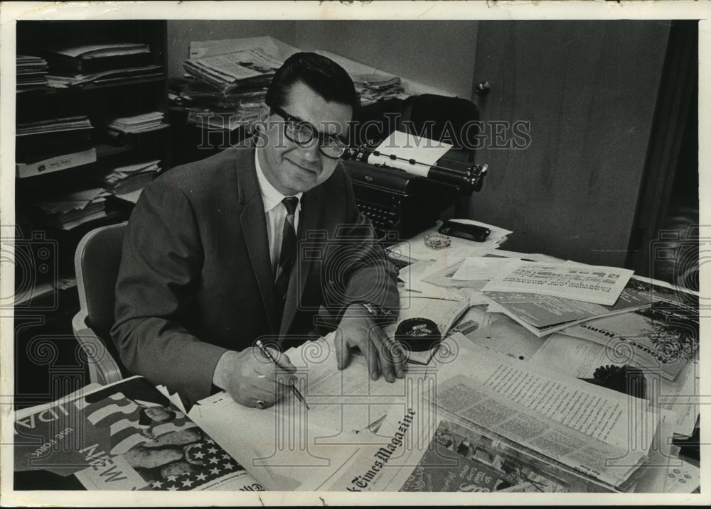 1967 Press Photo George D. Simos, director for dep of city development ...