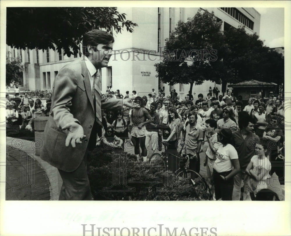 1986 Evangelist Jed Smock at University of Wisconsin- Madison - Historic Images