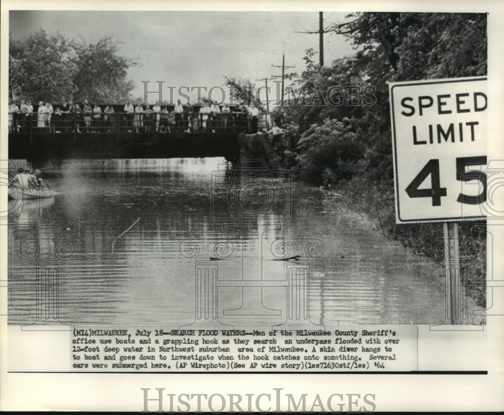 1964 Press Photo Milwaukee County Sheriff's office search flooded underpass - Historic Images