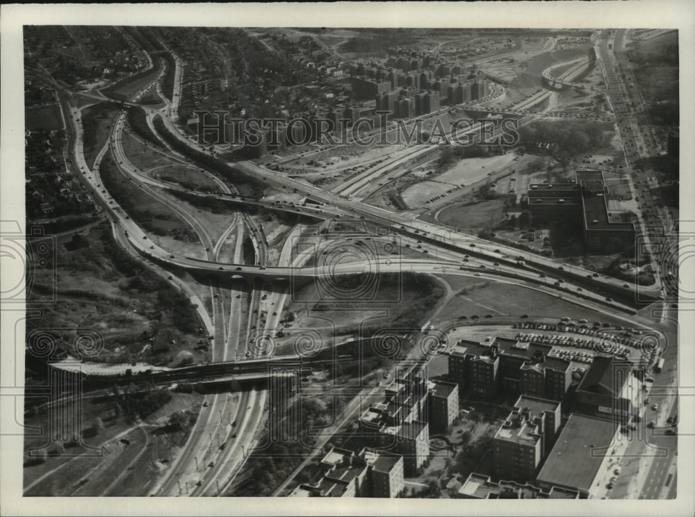 1953 Press Photo Aerial view of New York highway link to Manhattan - mjc13648 - Historic Images