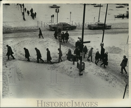 1967 Press Photo Outside NW Depot, Madison & Canal Streets, Milwaukee - Historic Images
