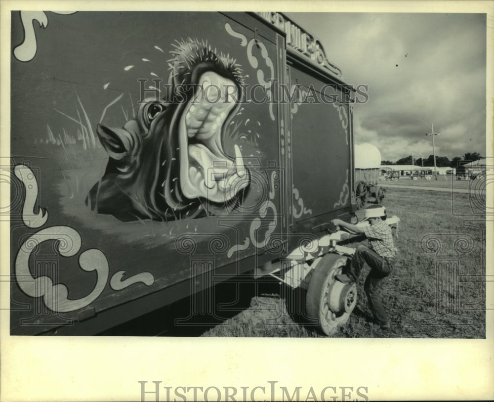 1985 Hippopotamus Wagon - Historic Images
