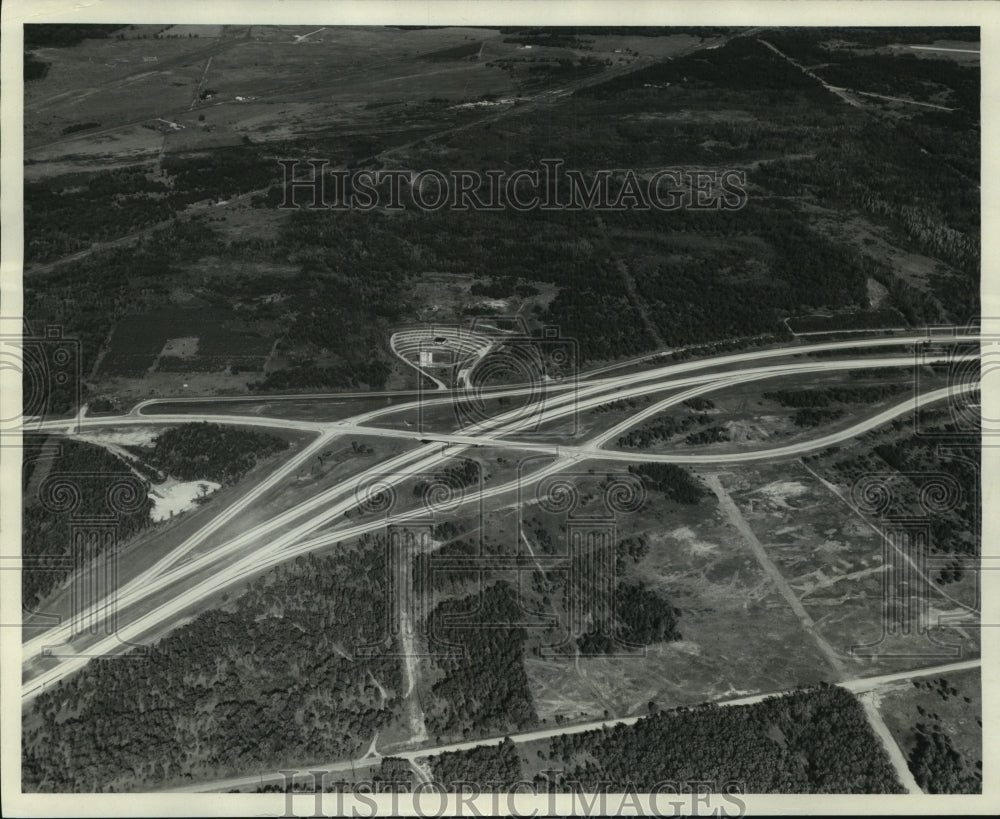 1969 Press Photo At Sparta, Wisconsin&#39;s highway 16 passes over I-90 outside city - Historic Images