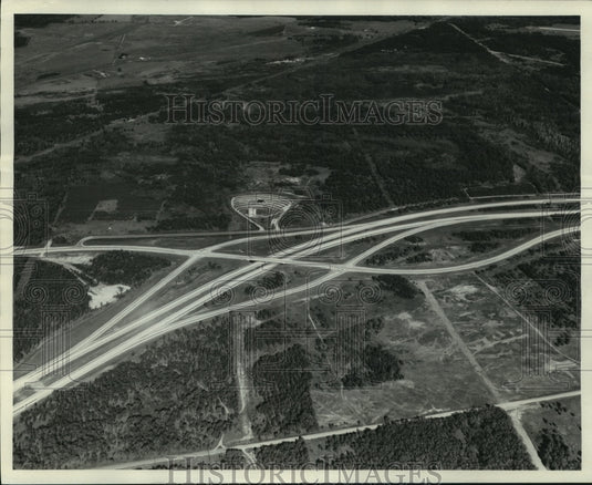 1969 Press Photo At Sparta, Wisconsin's highway 16 passes over I-90 outside city - Historic Images