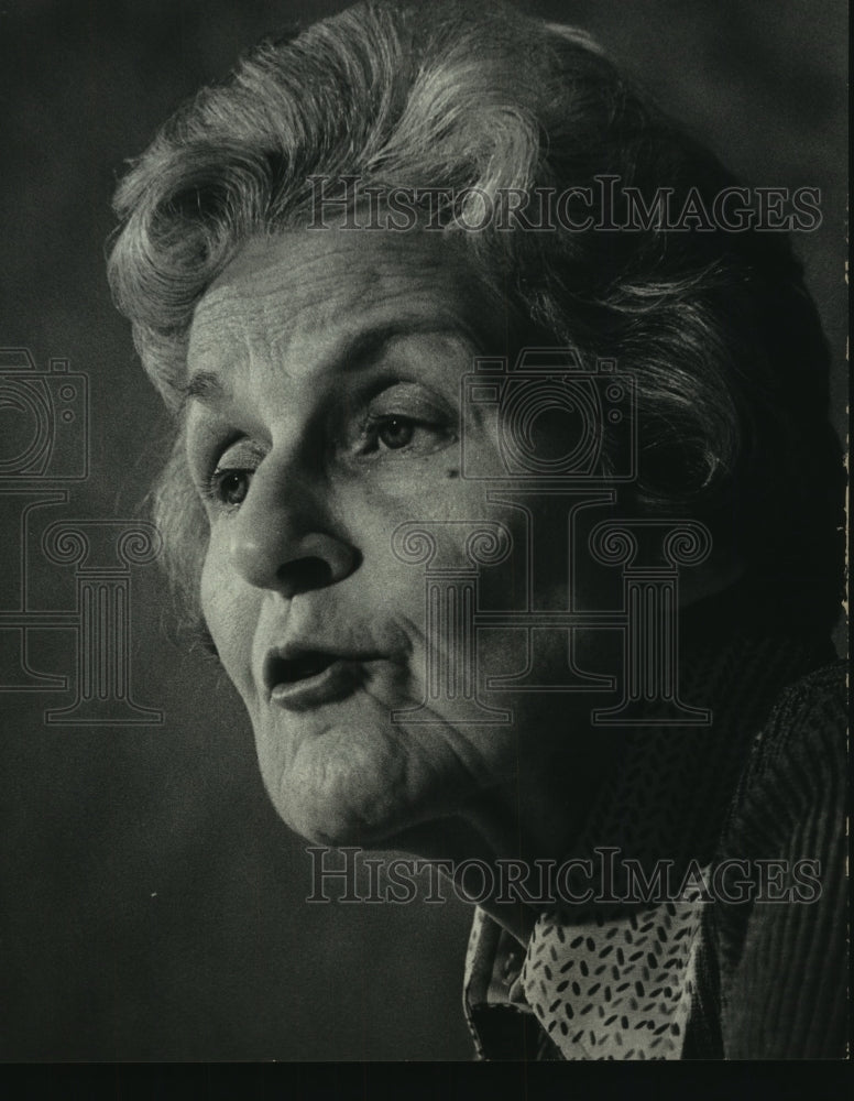1976 Mary Louise Smith, GOP Chairman, visits Milwaukee - Historic Images