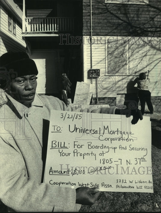 1985, Eddie Sherman, Milwaukee, holds up a sign to property owners - Historic Images