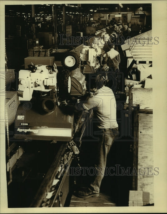 1989, Simplicity Manufacturing Inc. assembly line, Wisconsin - Historic Images