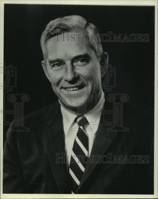 1975, L.B. Smith Chairman and CEO with A.O. Smith, Milwaukee. - Historic Images