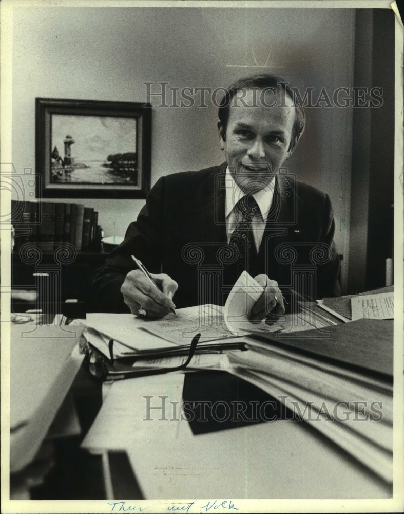 1980, Robert Sorensen in his Madison, Wisconsin office - mjc13848 - Historic Images