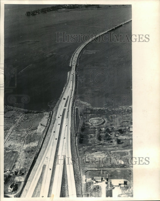 1965 Press Photo Aerial view of bridge over Wisconsin's Lake Butte des Morts - Historic Images
