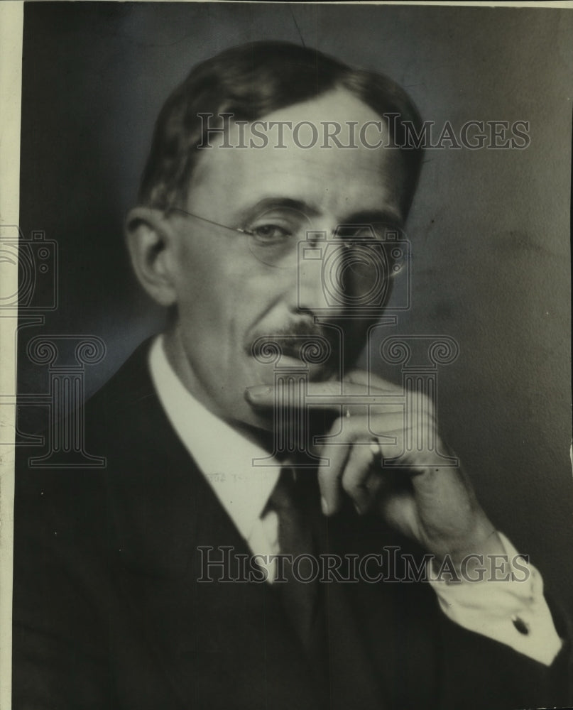 Press Photo Henry Justin Smith, author of "Extra, Extra" - mjc13980 - Historic Images