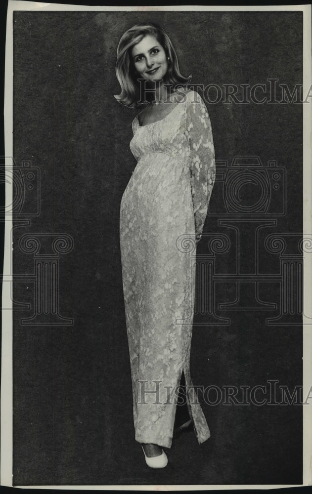 1957 Press Photo Miss Kelly Smith, newspaper woman, United States. - mjc13984 - Historic Images