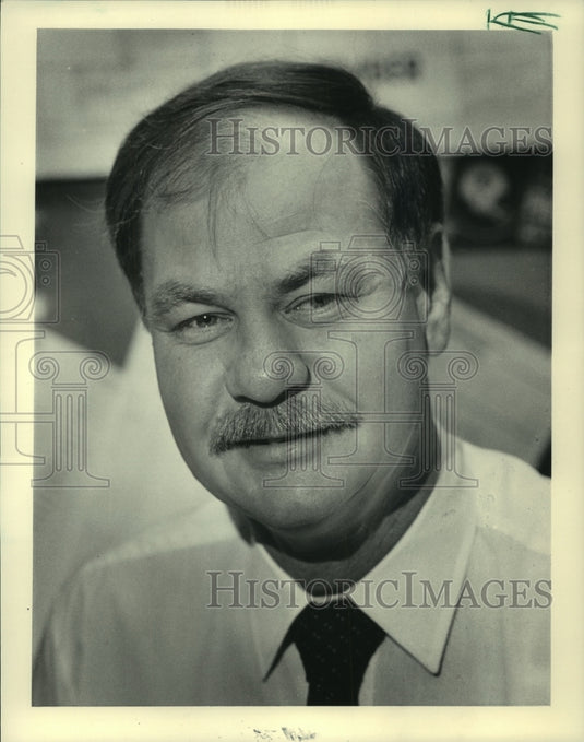 Press Photo Sargent Thomas Simon, head of the Community Service Bureau - Historic Images