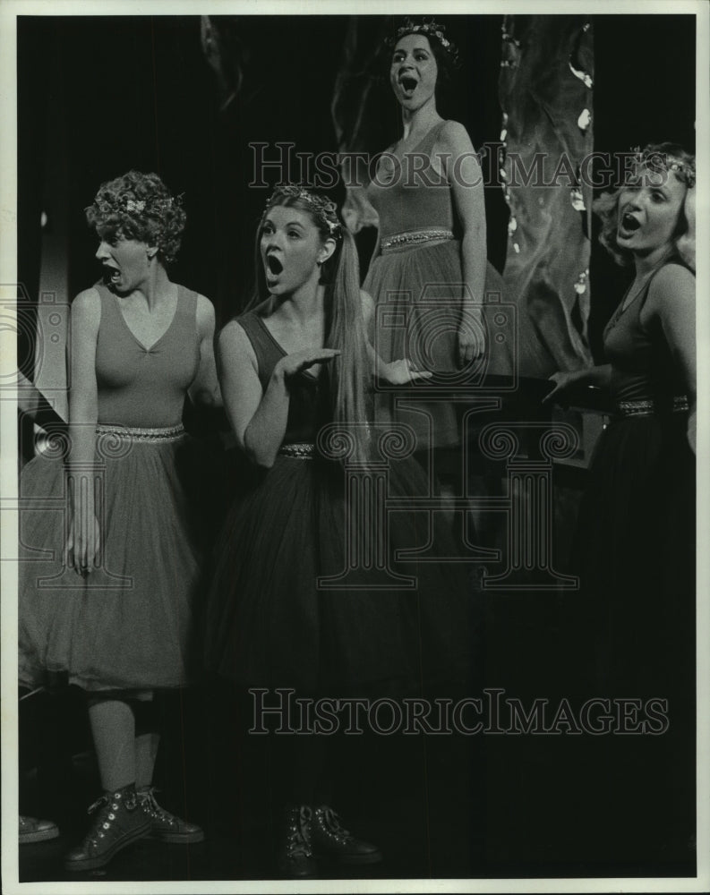 1974 Press Photo Chorus of Fairies in Gilbert & Sullivan's Iolanthe at Skylight - Historic Images