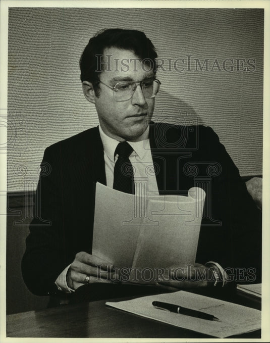 1982, Gerald Smith of Marine Trust Company in Milwaukee - mjc14014 - Historic Images
