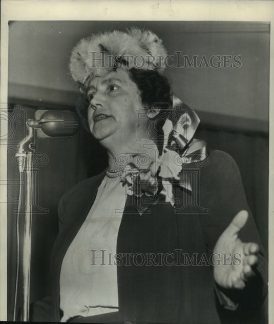 1947, Mrs. Robert Taft wife of Ohio senator in Seattle, Washington - Historic Images