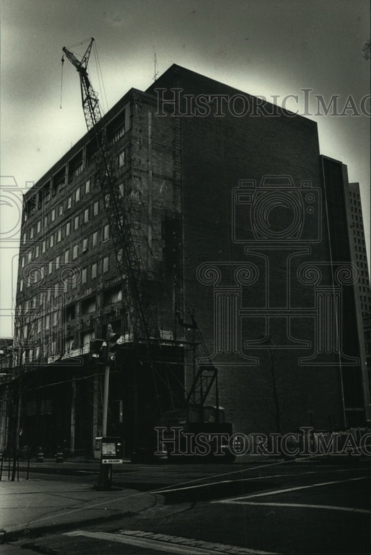 1988 Press Photo Universal Medical Buildings headquarters on North Jackson St - Historic Images