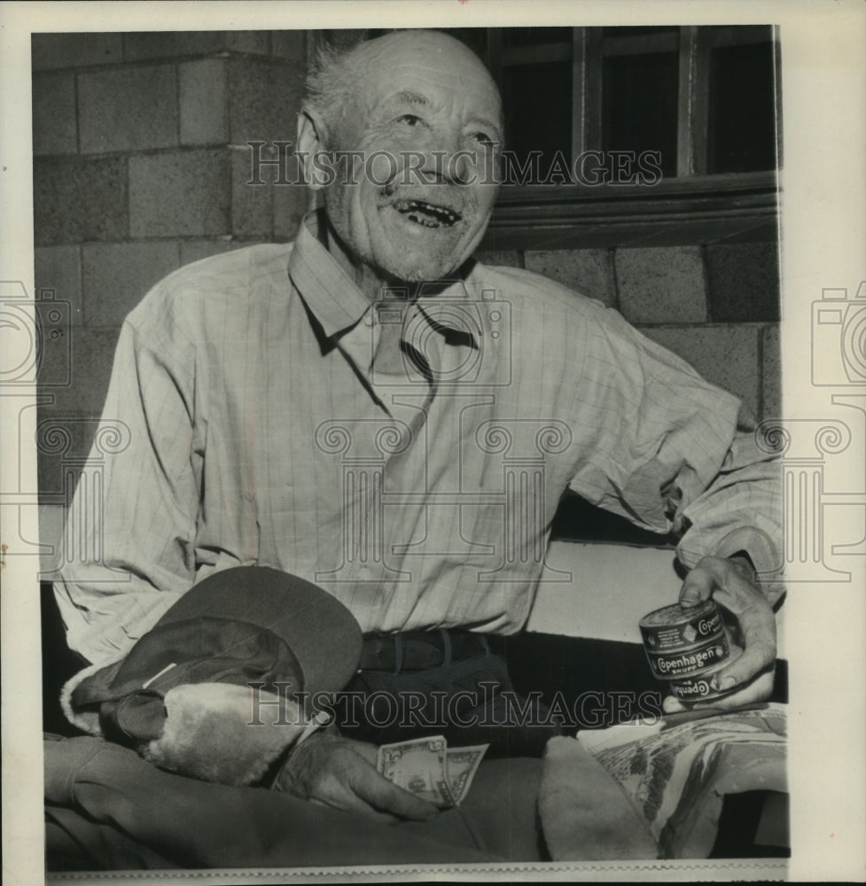 1960, Tolar Surnassen spent Christmas in Outagamie county jail - Historic Images