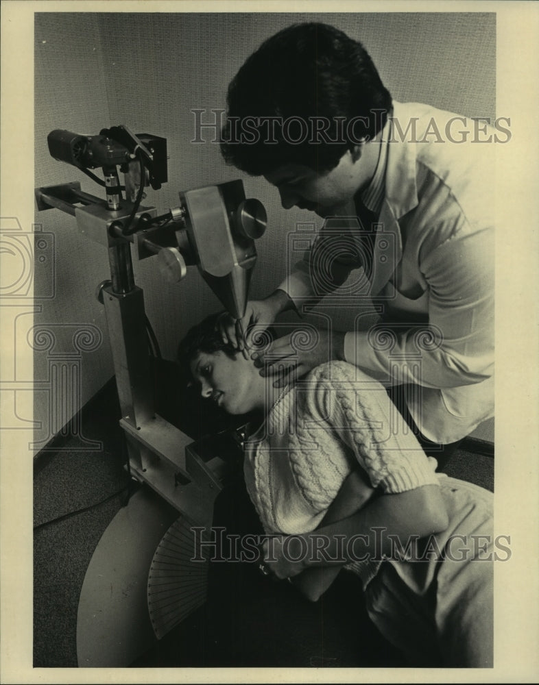 1984, Chiropractor Michael Szatalowicz &amp; wife Debbie, Milwaukee - Historic Images