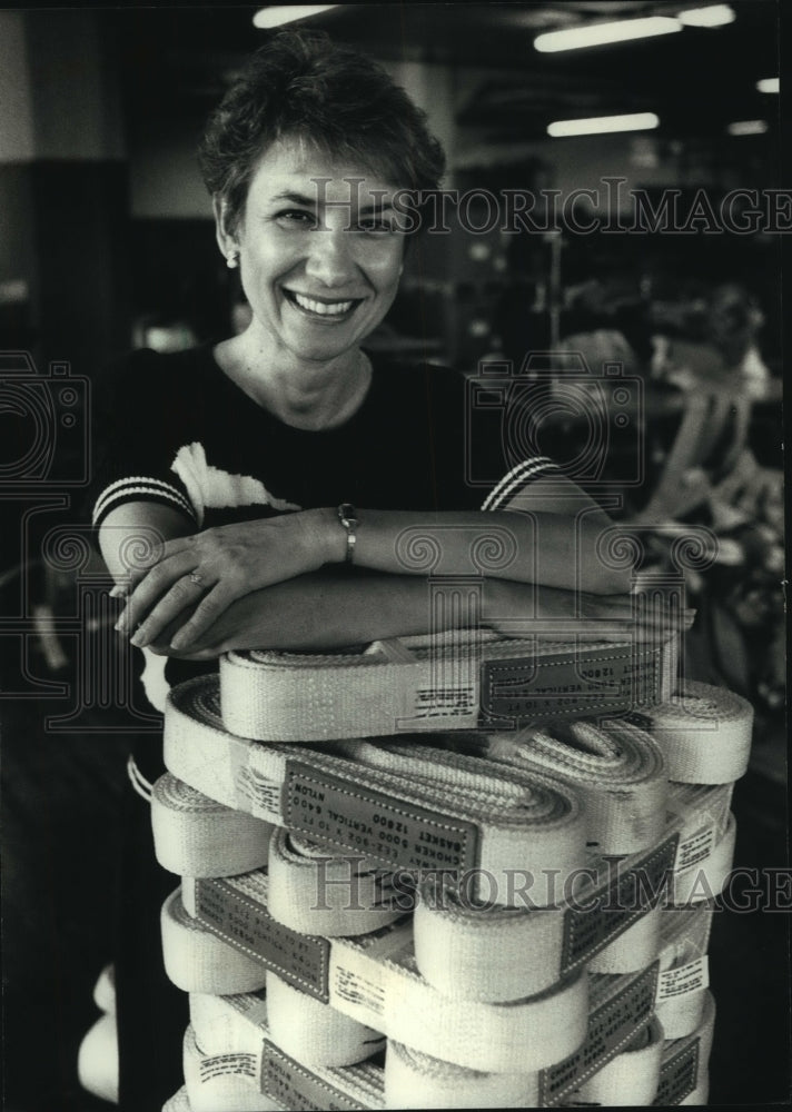 1989 Milwaukee&#39;s Susan Szymczak, president &amp; CEO of Safeway Sling - Historic Images