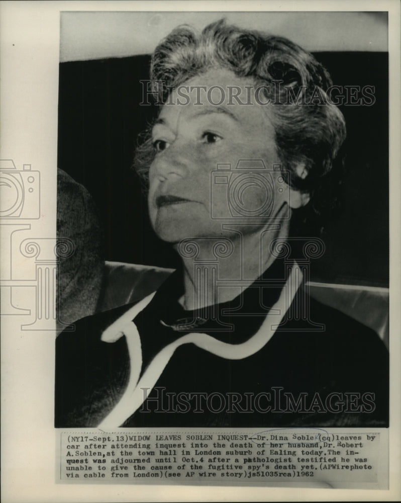 1962, Dr. Dina Soblen leaving Soblen inquest, London - mjc14302 - Historic Images