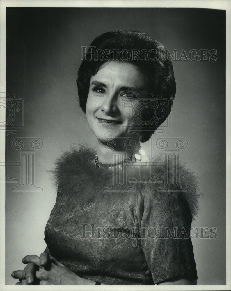1972 Press Photo Singer Joan Snyder, New Berlin, Wisconsin. - mjc14364 - Historic Images