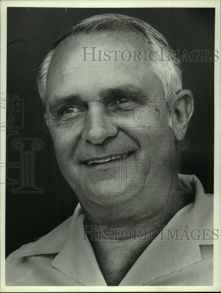 1980 Press Photo Hilary A. Smentek, Retired Army Major, Milwaukee Teacher - Historic Images