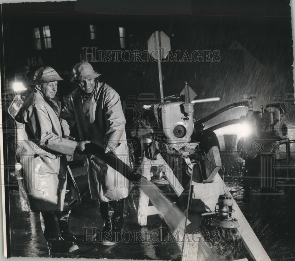 1961, Frank Zajaczkowski, Arthur Kubacki Relieve Flooding, Milwaukee - Historic Images