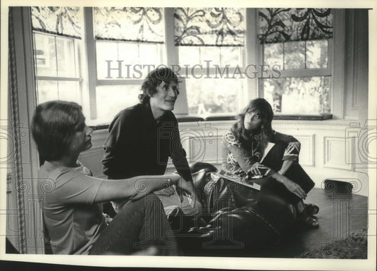 1974 Press Photo Jane Fonda and others in Milwaukee - mjc14510-Historic Images